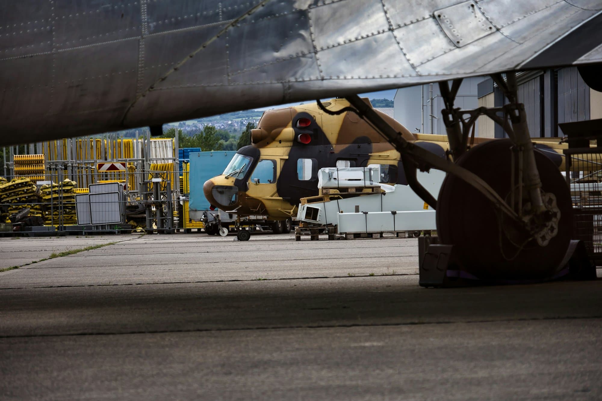 Cargo auf dem Vorfeld am Flughafen München